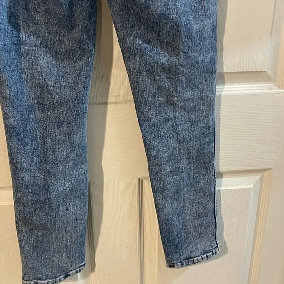 Vintage Gap Women's High Rise Jeans in Washed Blue - Picture 5 of 6